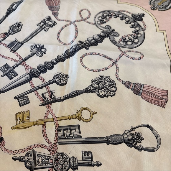 Hermes Scarf Printed  Silk 100% 34x34” with box - Picture 6 of 11